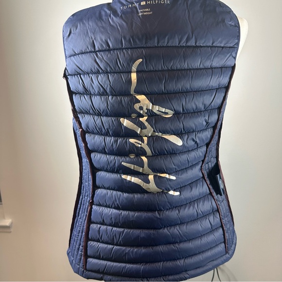 Tommy Hilfiger Navy Packable Lightweight Vest Small NWT Gold Logo Detail - Picture 11 of 12